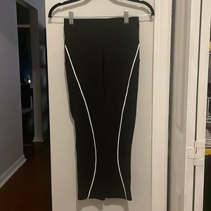 LULULEMON RUNNING CROP. SIZE 4